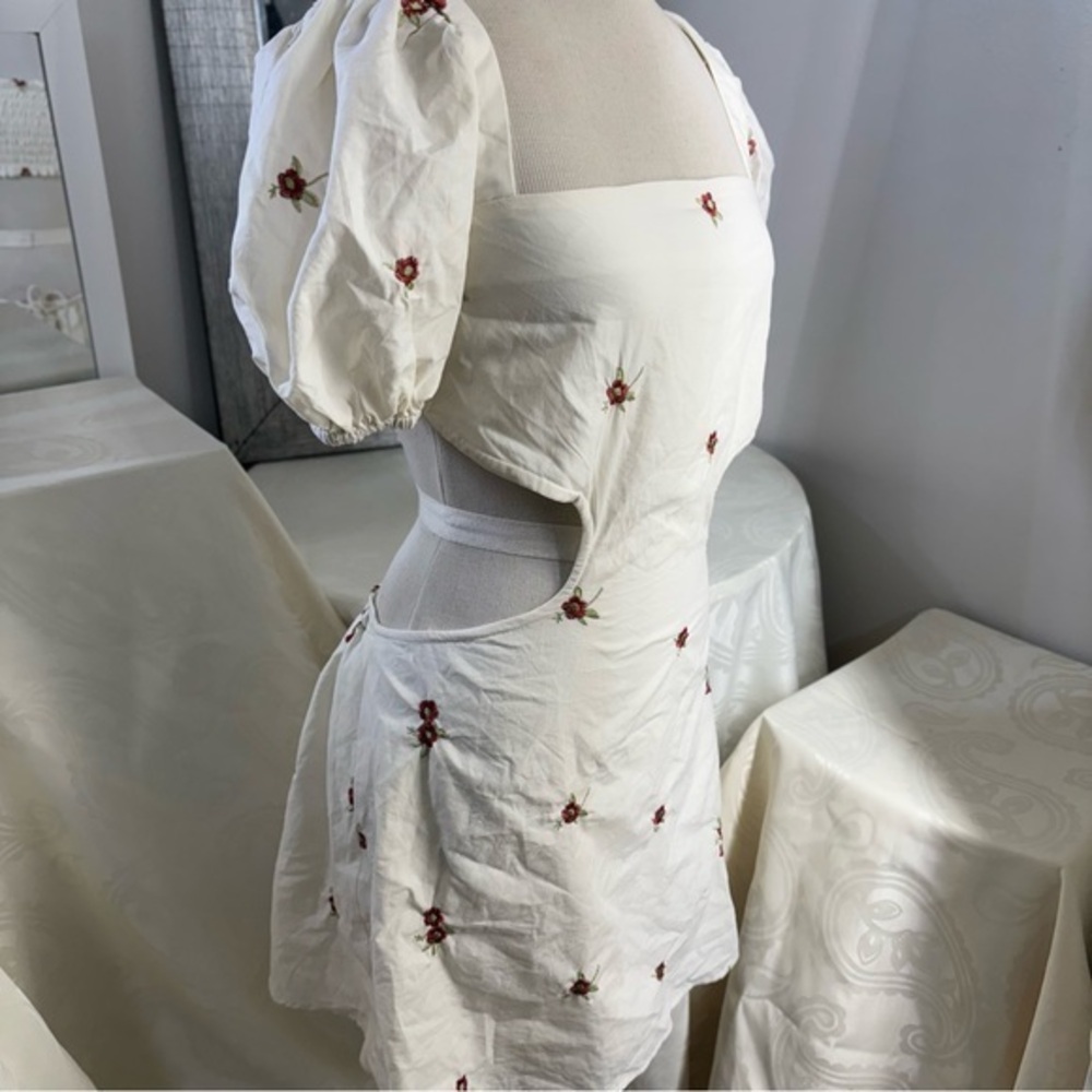 Elegant White Floral Dress
